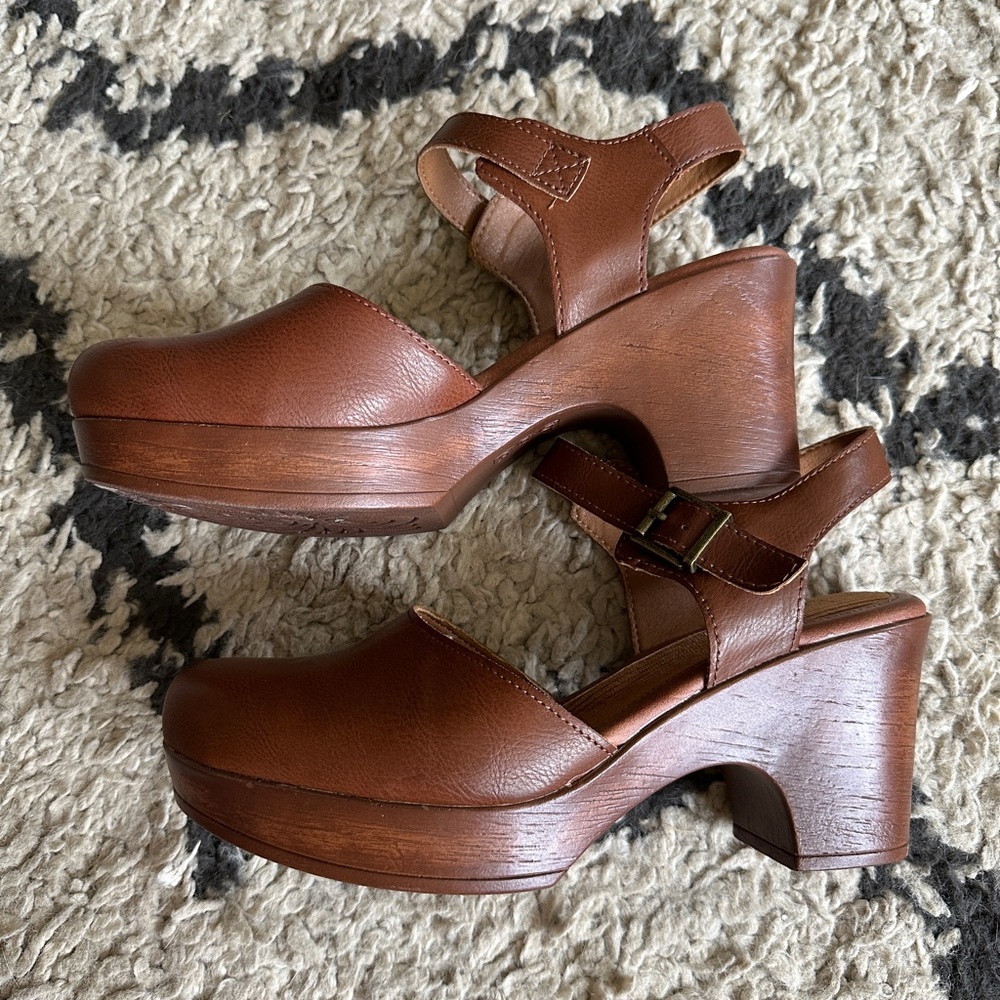 Cute clogs!